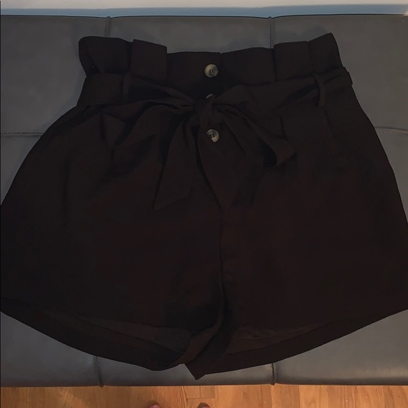 Black Tie in the Front Shorts - Picture 2 of 3